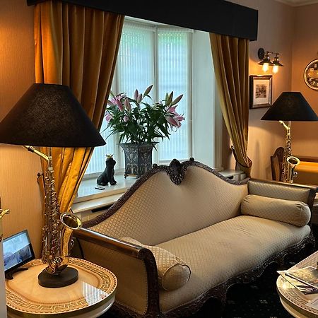 Chester House Guest House Экстерьер фото The interior of the hotel