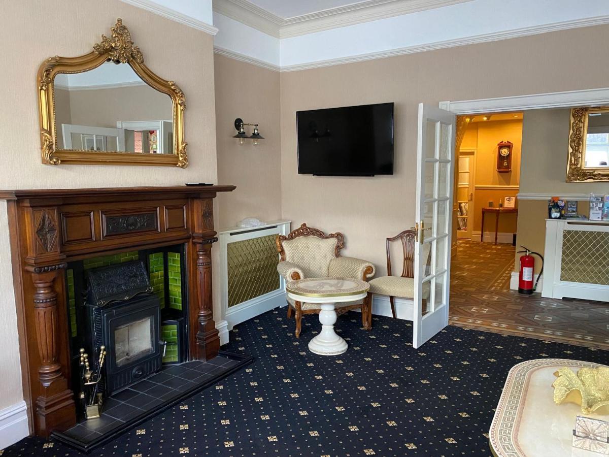 Chester House Guest House Экстерьер фото The interior of the hotel