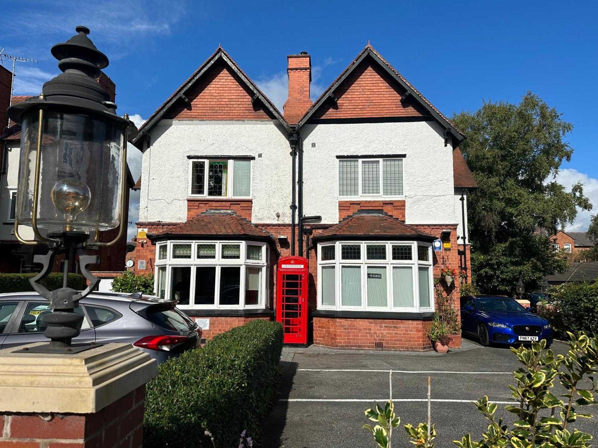 Chester House Guest House Экстерьер фото The station building