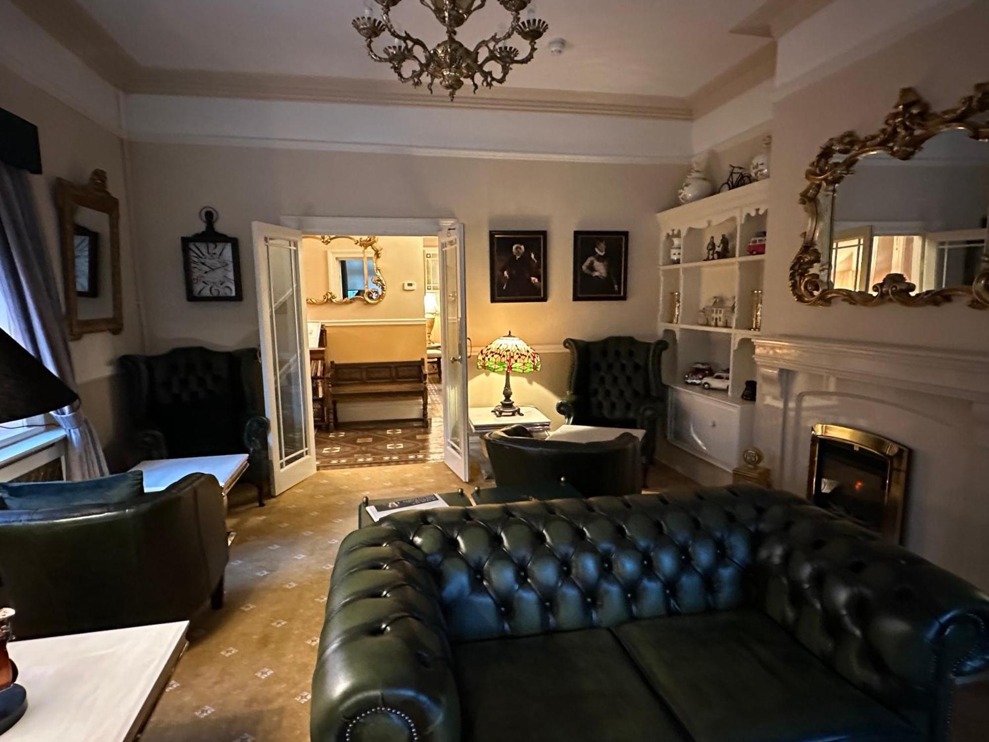 Chester House Guest House Экстерьер фото The interior of the hotel