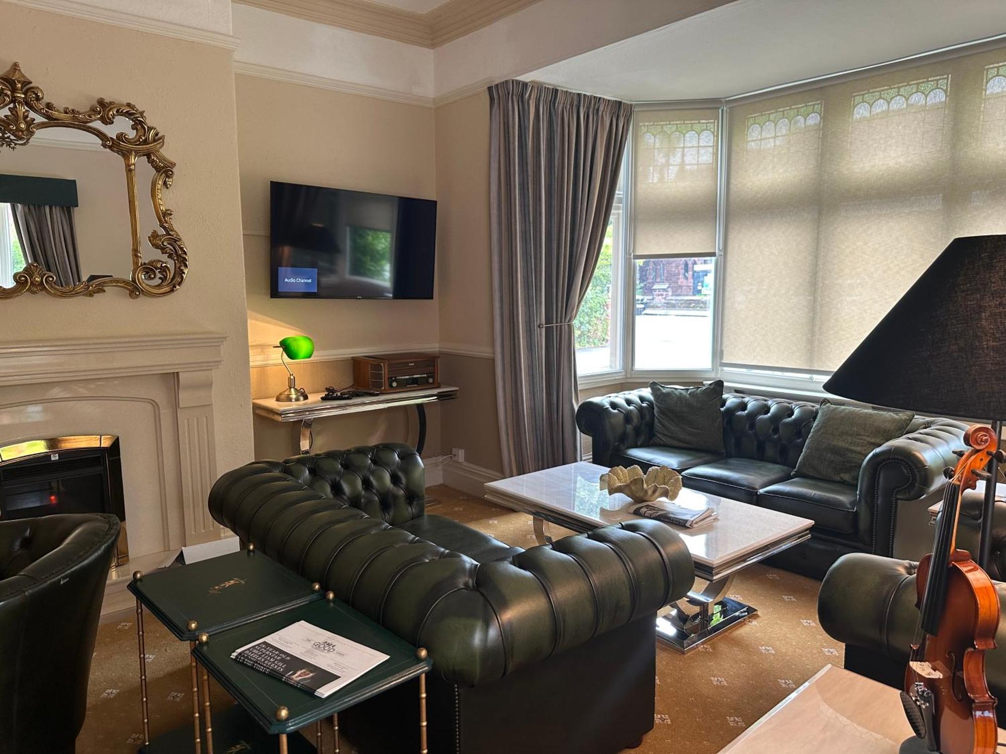 Chester House Guest House Экстерьер фото The living room at the house