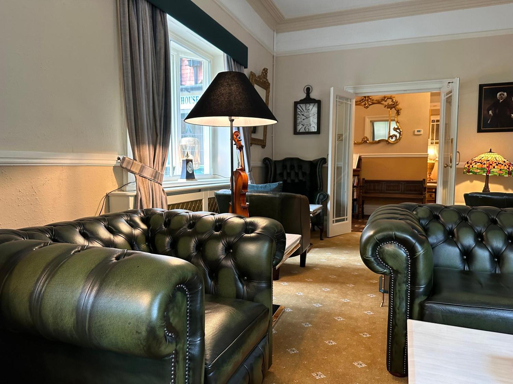 Chester House Guest House Экстерьер фото The interior of the hotel