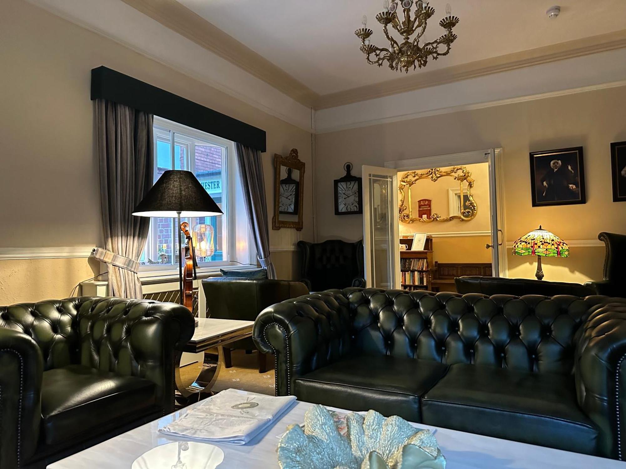 Chester House Guest House Экстерьер фото The interior of the hotel