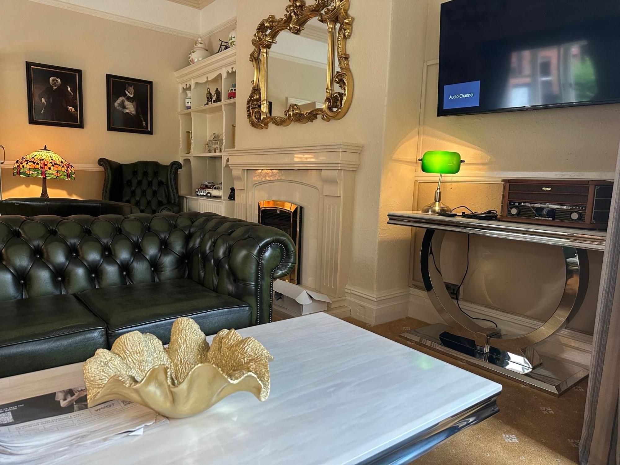 Chester House Guest House Экстерьер фото The interior of the hotel