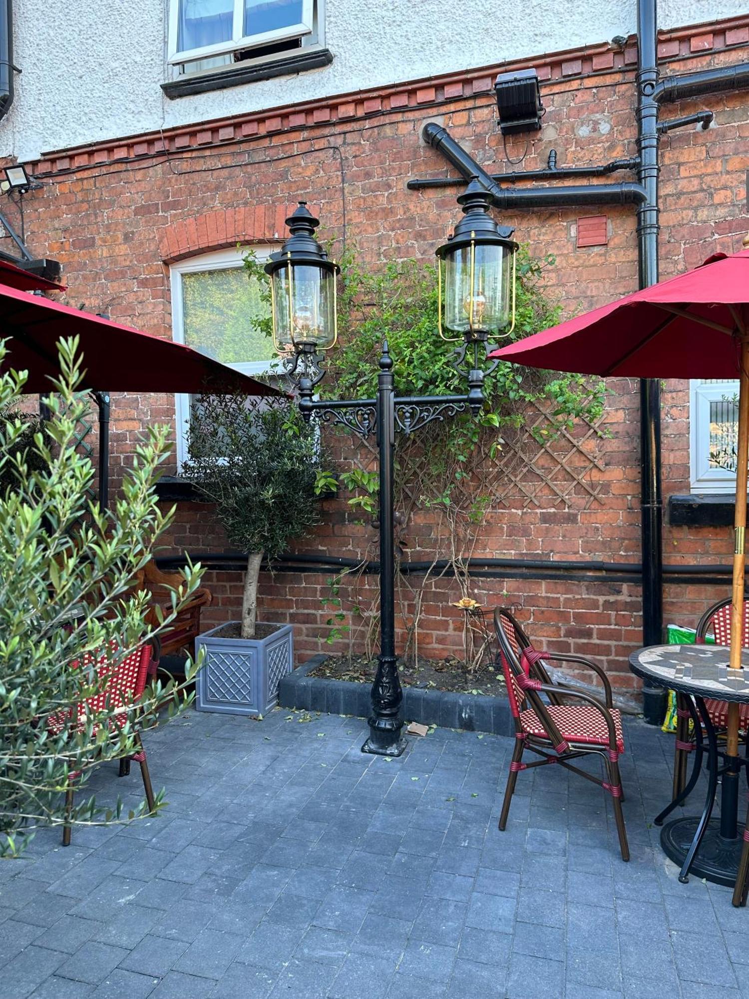 Chester House Guest House Экстерьер фото The courtyard at the Old Dispensary