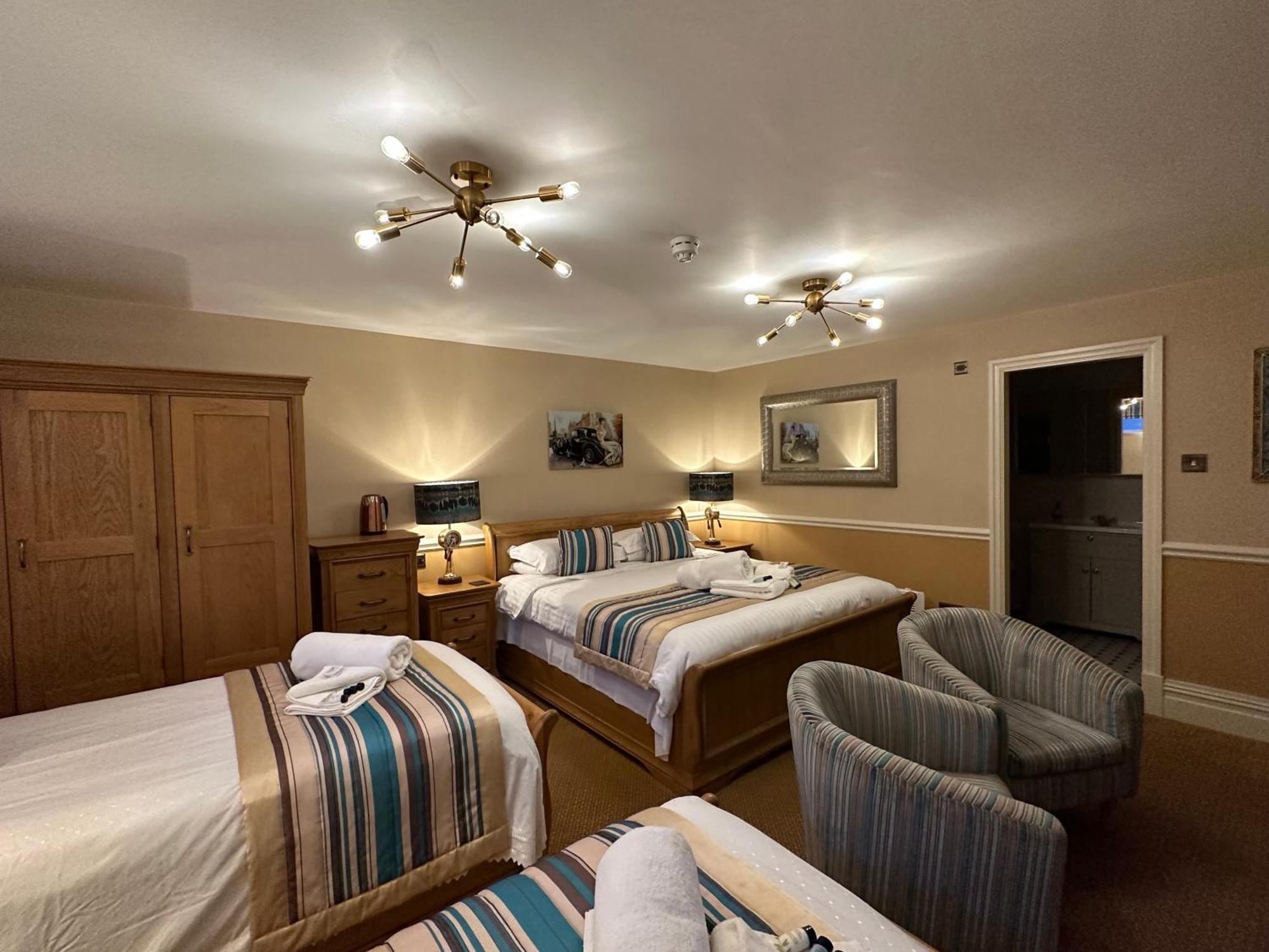 Chester House Guest House Экстерьер фото A room at the hotel
